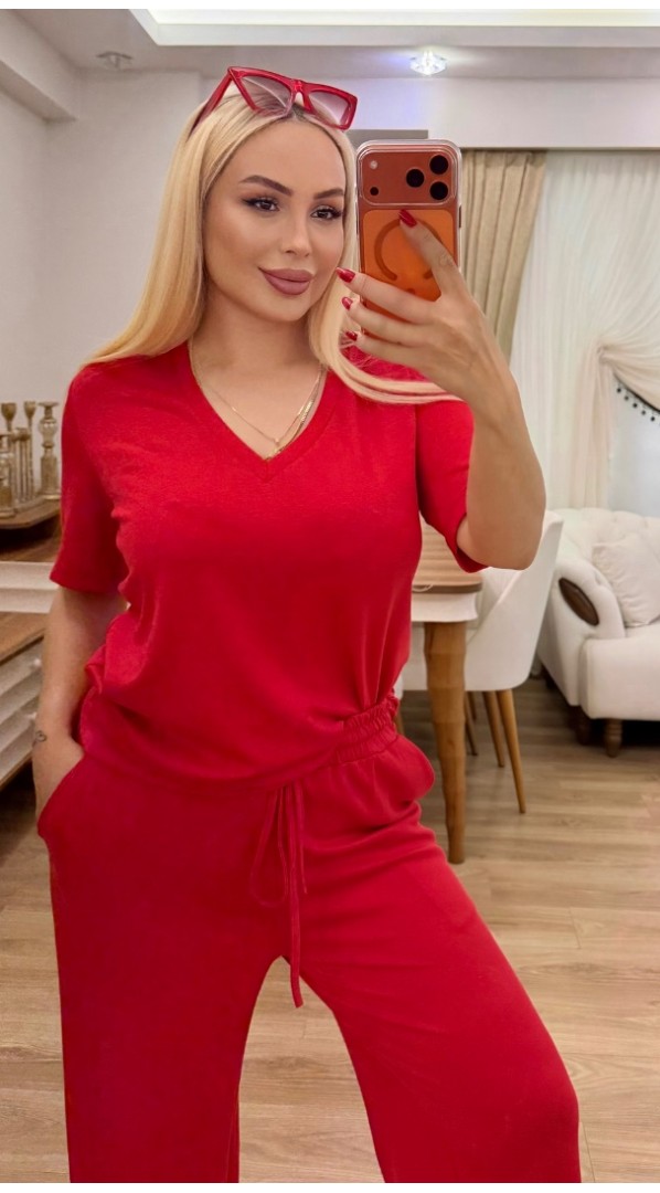 V yaka kırmızı takım V yaka kırmızı takım